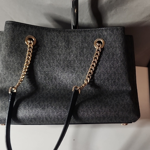 Michael Kors Black and Gold Shoulder Bag - Picture 5 of 10